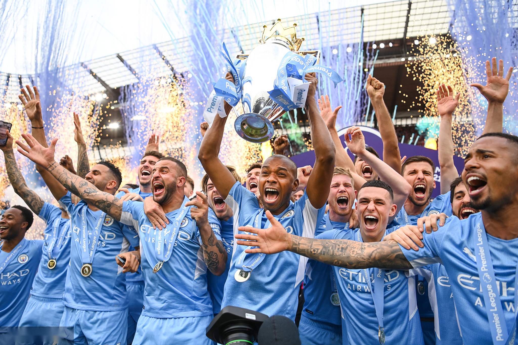 并期待伯恩 并期待伯恩